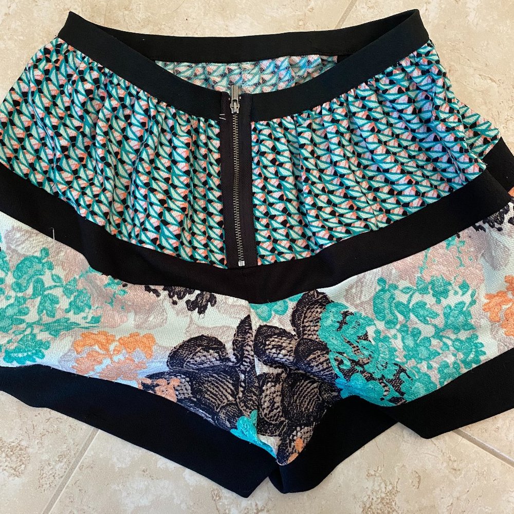 BCBGMAXAZARIA colorful women's shorts